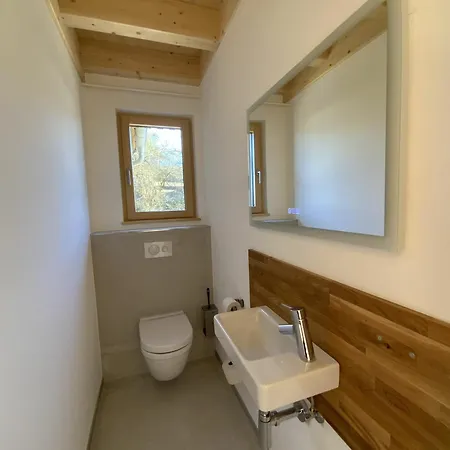 Ferienhaus Lug Ins Tal 펜션 바이에르스브론