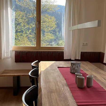 Ferienhaus Lug Ins Tal 펜션 *